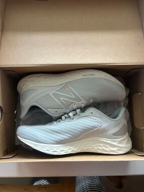 New in Box New Balance Balance Fresh Foam Arishi v4 Summer Fog Size 10